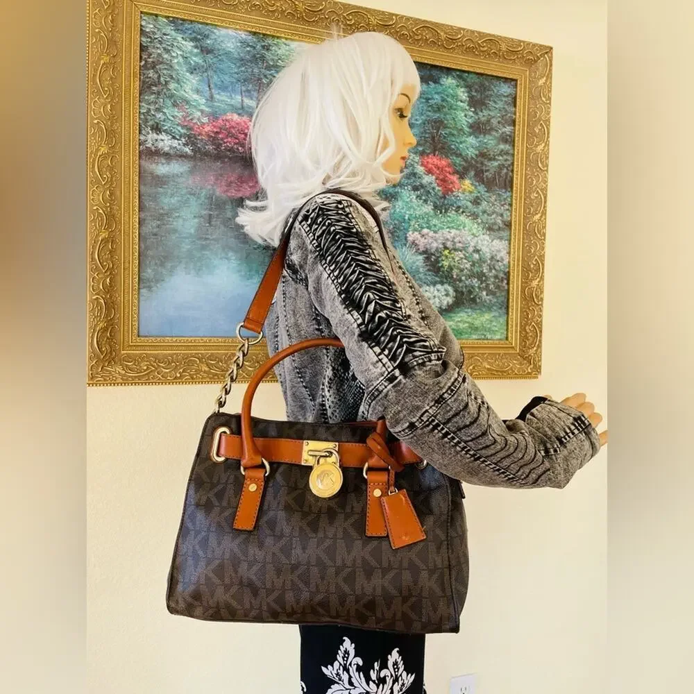 Michael Kors Hamilton saddle/brown/logo padlock leather chained shoulder…